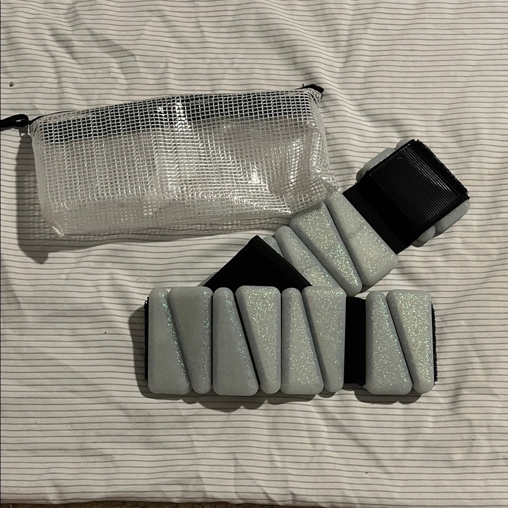 1 lb each Wrist/Ankle Weights. Sparkle Color with case Like New